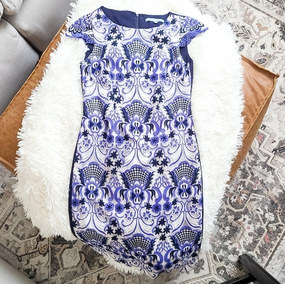 ANTONIO MELANI Dresses & Skirts - Antonio Melani Purple & Navy Sheath Dress Size 0